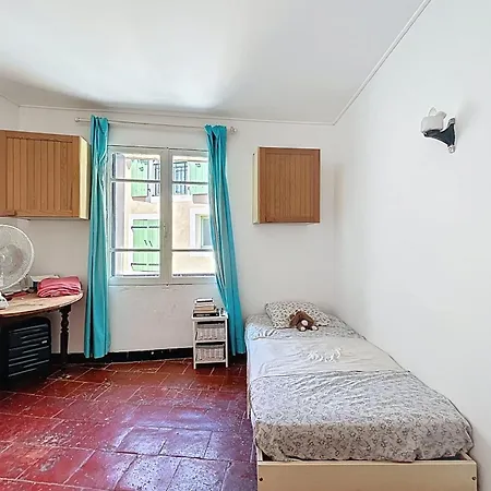 펜션 Charming House With Terrace And Breathtaking Views 바쥬